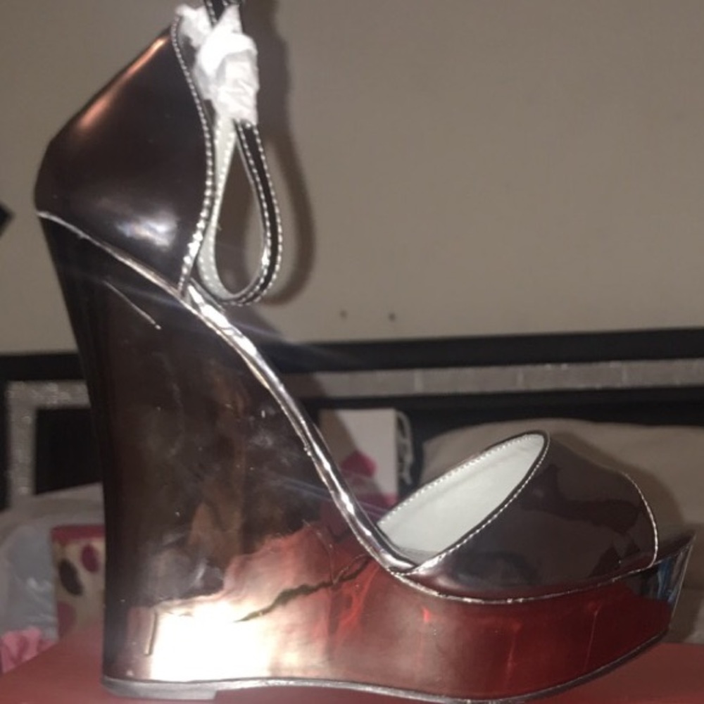 Metallic wedges !